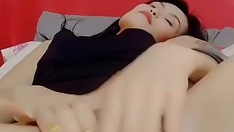 Thaitwentybabe'S Foot Fetish: How Long Will You Fuck Me?
