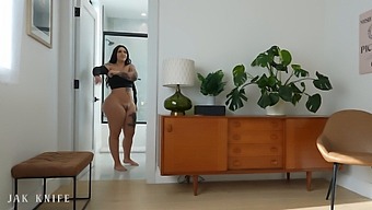 Mijn Huisgenootje Roxanne Roselle Heeft Trek In Kont Én Keel.